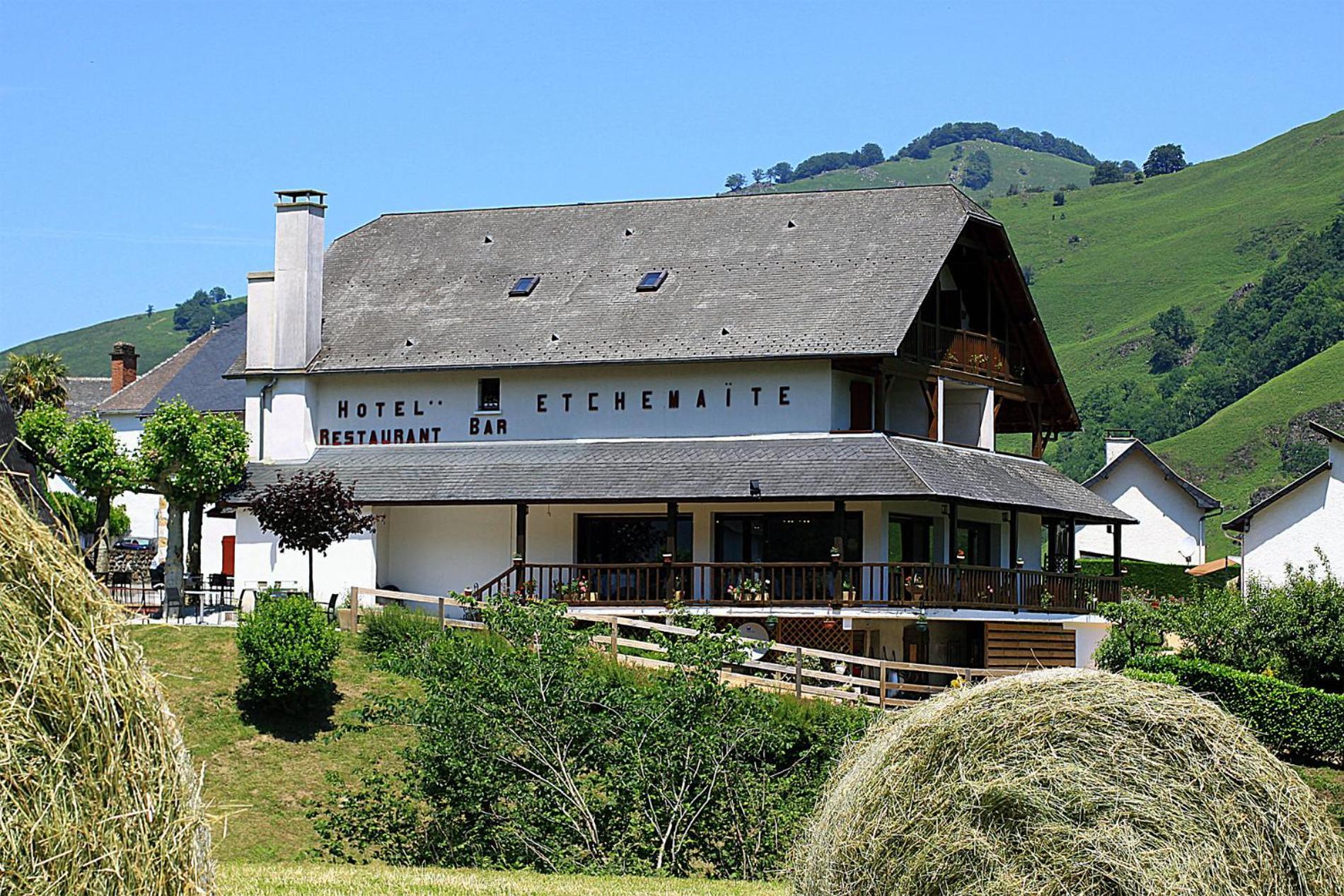 Logis Hotel Etchemaite Ларро Екстер'єр фото