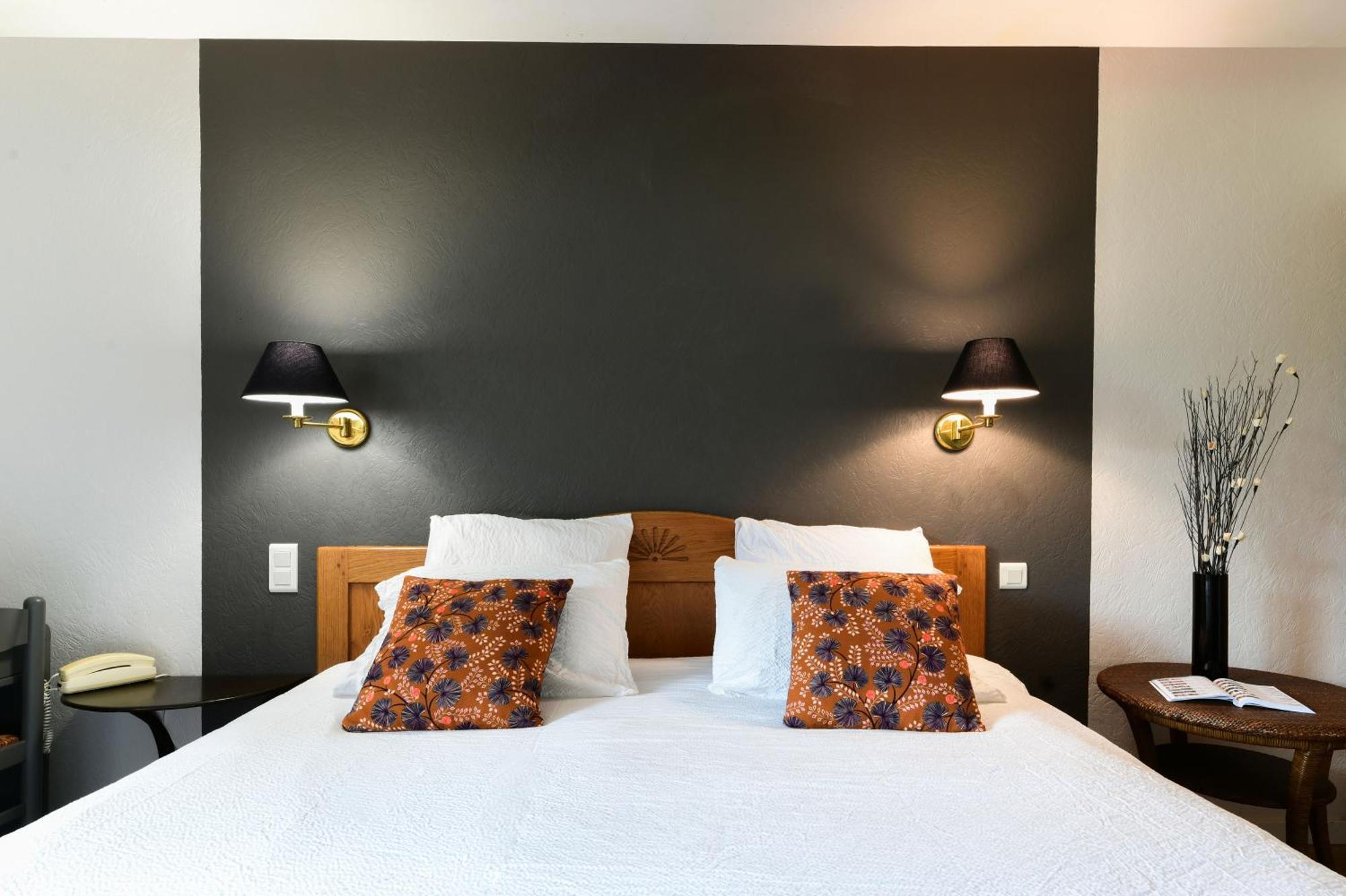 Logis Hotel Etchemaite Ларро Екстер'єр фото