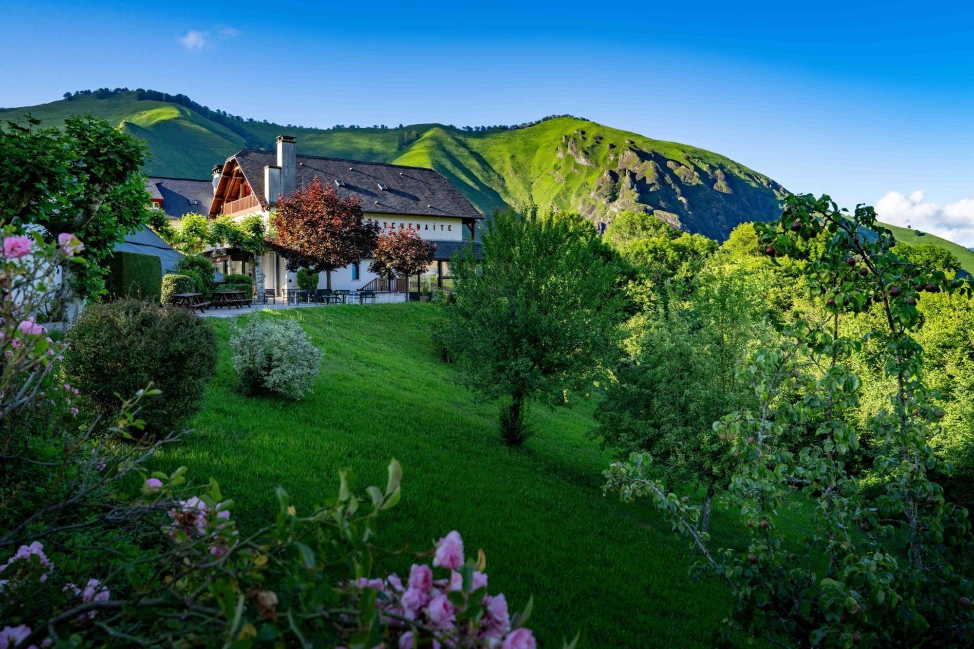 Logis Hotel Etchemaite Ларро Екстер'єр фото