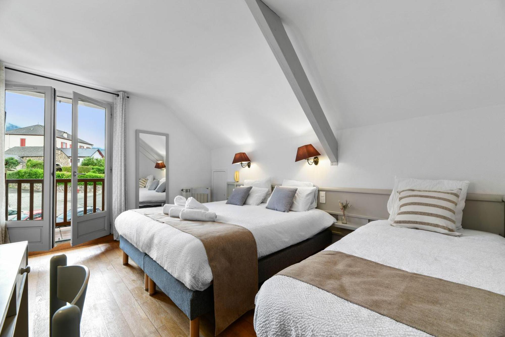 Logis Hotel Etchemaite Ларро Екстер'єр фото