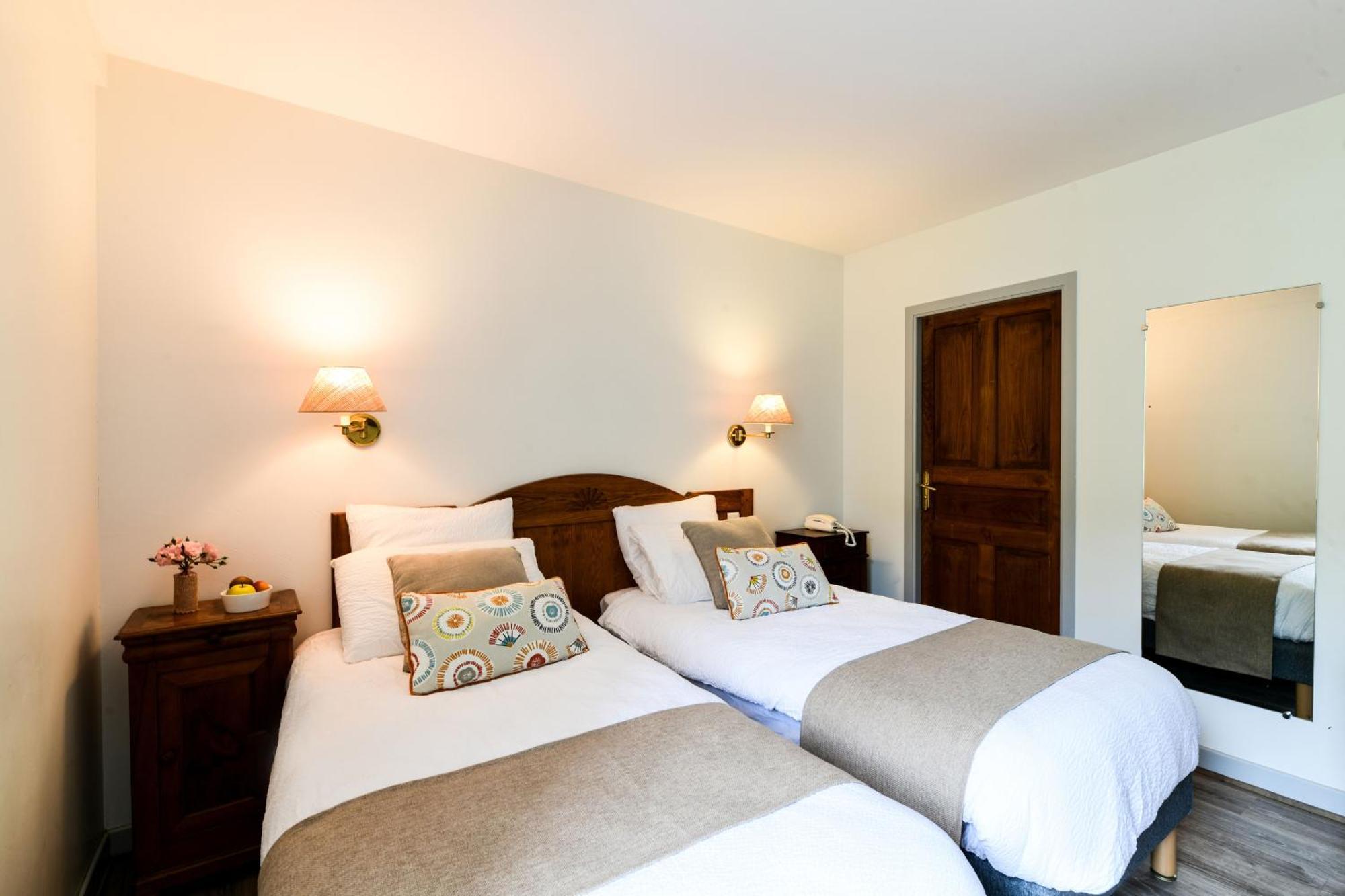 Logis Hotel Etchemaite Ларро Екстер'єр фото