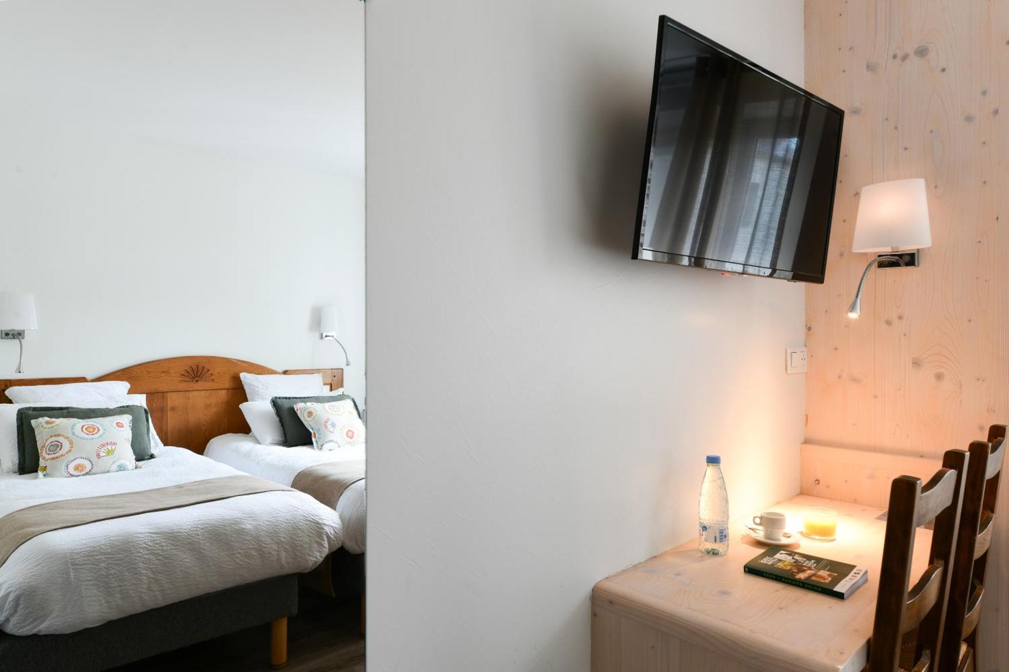 Logis Hotel Etchemaite Ларро Екстер'єр фото