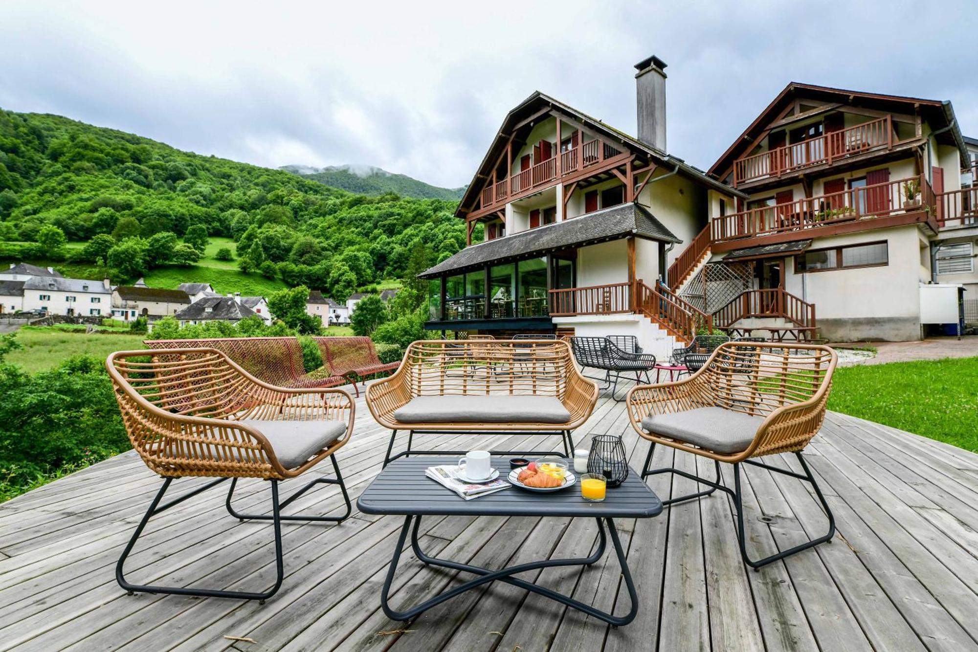 Logis Hotel Etchemaite Ларро Екстер'єр фото