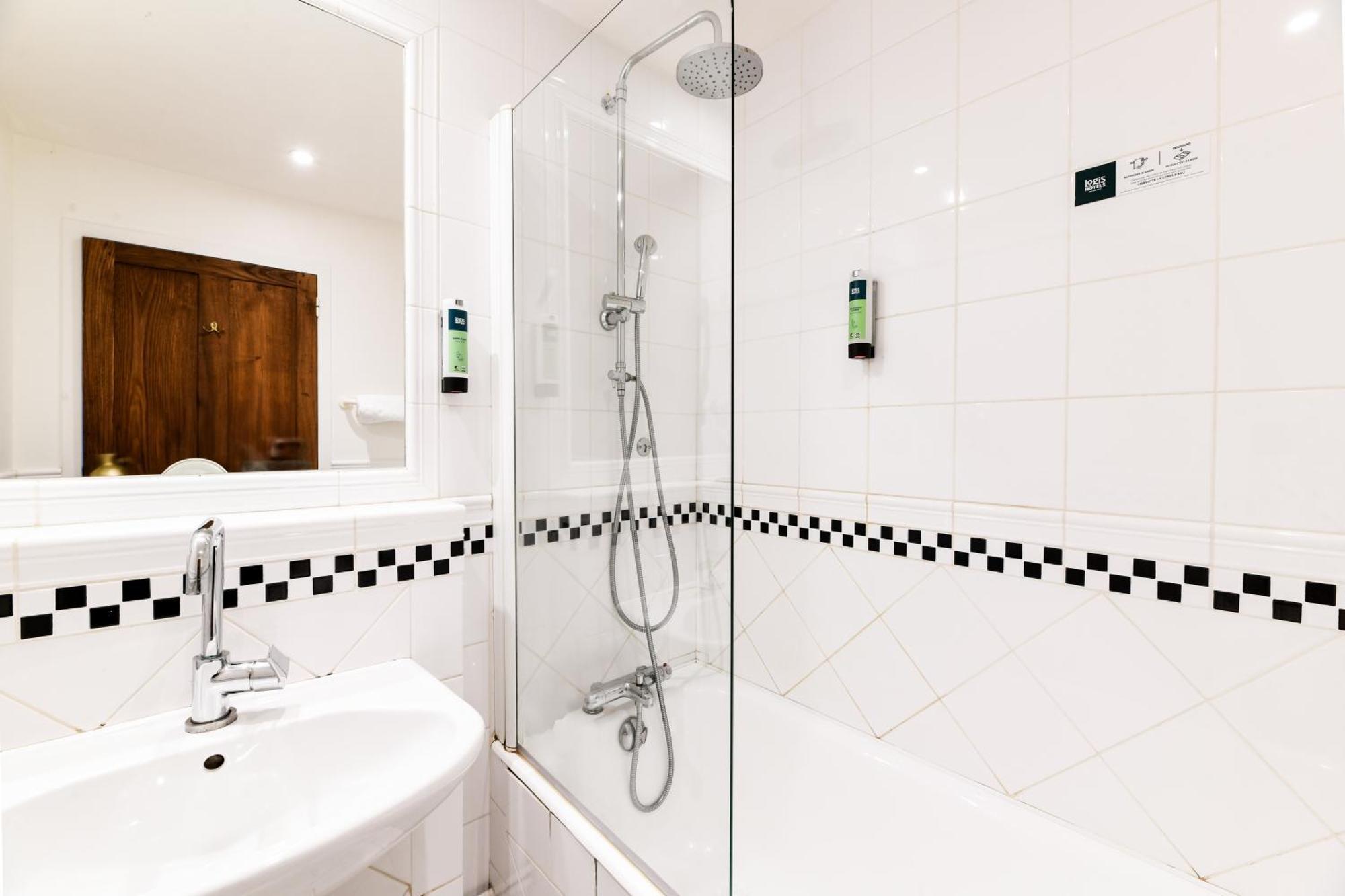 Logis Hotel Etchemaite Ларро Екстер'єр фото