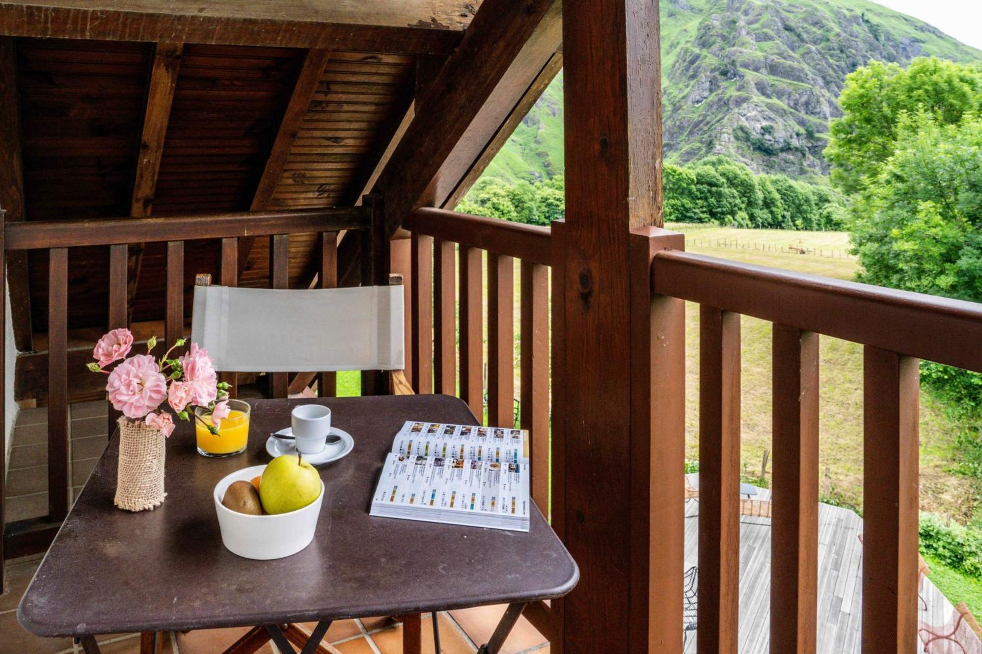 Logis Hotel Etchemaite Ларро Екстер'єр фото