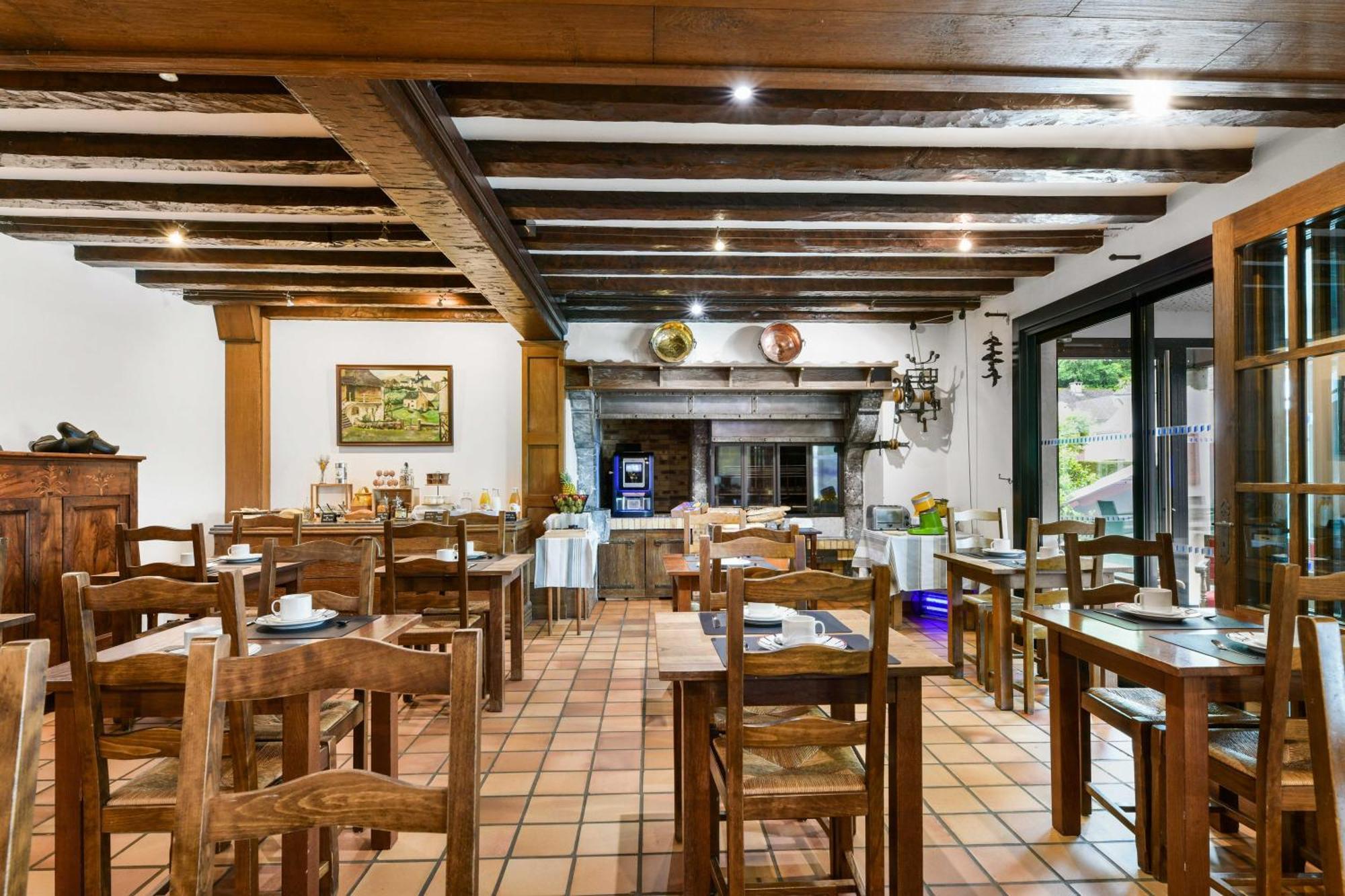 Logis Hotel Etchemaite Ларро Екстер'єр фото