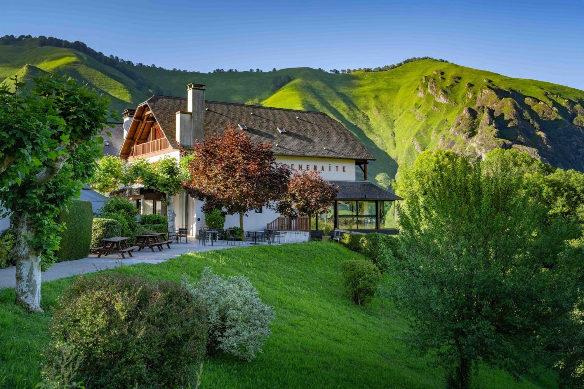 Logis Hotel Etchemaite Ларро Екстер'єр фото