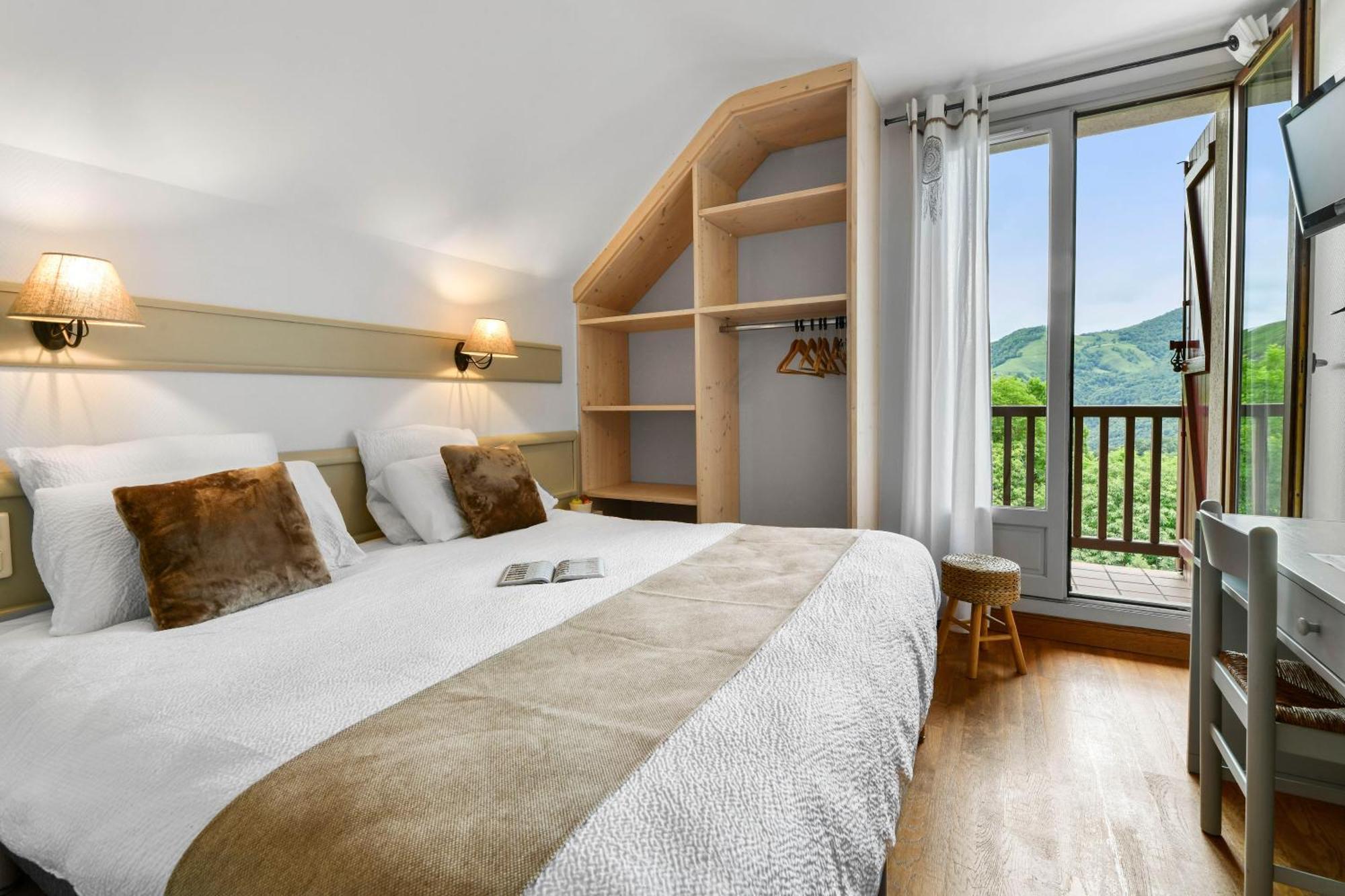 Logis Hotel Etchemaite Ларро Екстер'єр фото