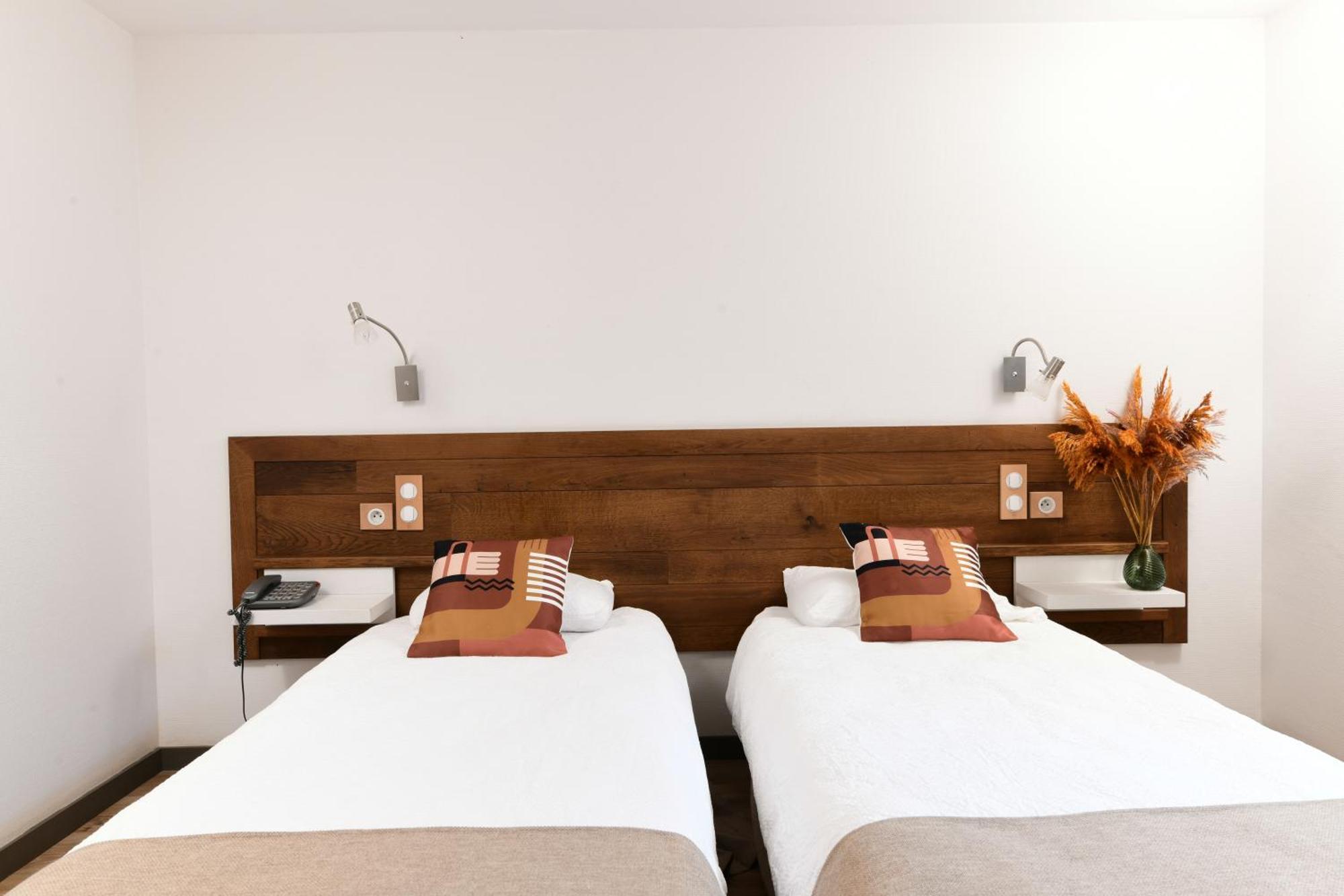 Logis Hotel Etchemaite Ларро Екстер'єр фото